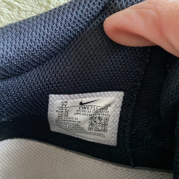 Nike sneakers two pairs size US 7Y (25cm) - Picture 3 of 3